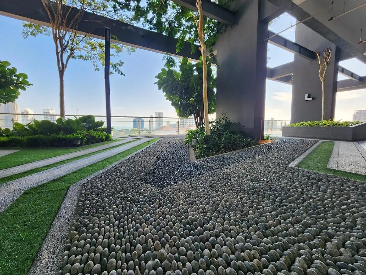 Tropicana 218 Macalister #Luxuryfrenchvintage #Infinitypool #Studio2Pax #Quality Well Maintained #Private Host ジョージタウン