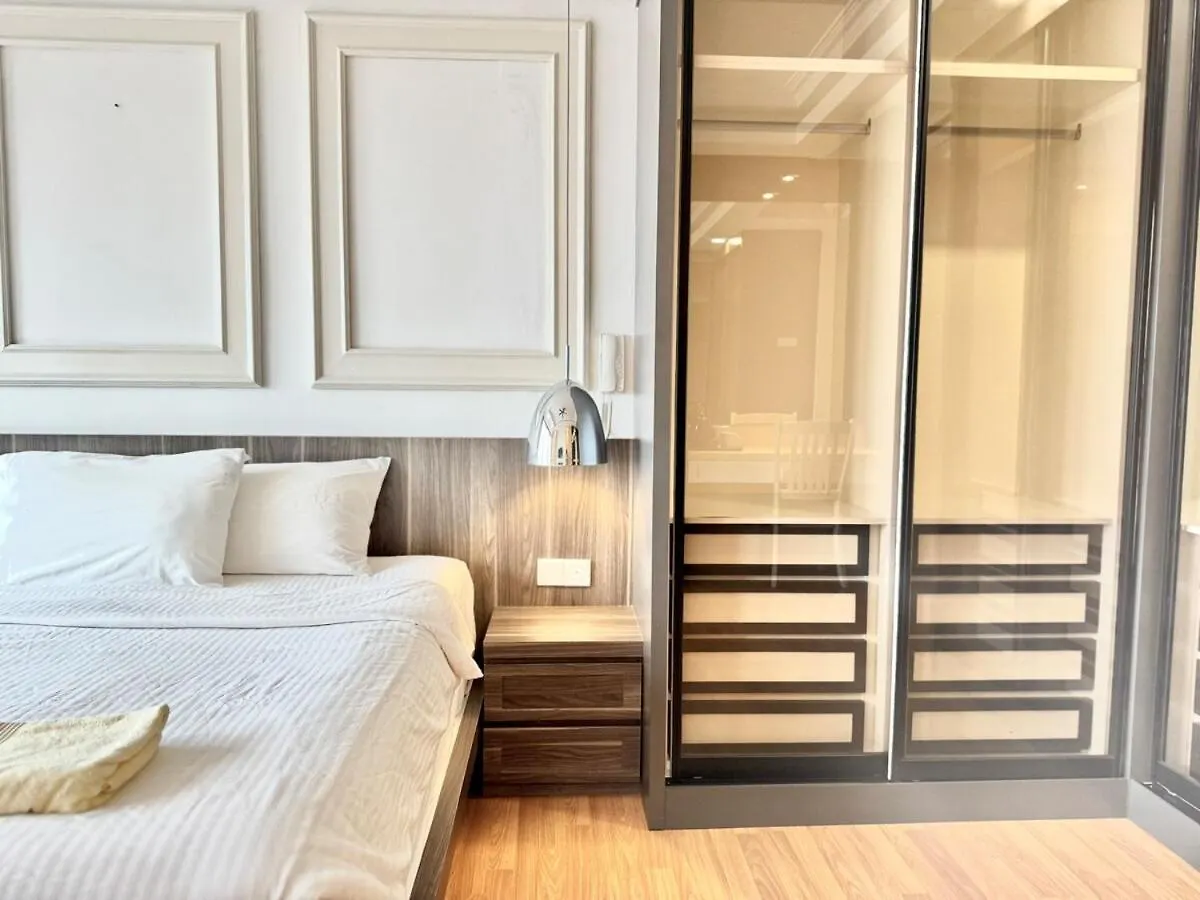 Tropicana 218 Macalister #Luxuryfrenchvintage #Infinitypool #Studio2Pax #Quality Well Maintained #Private Host ジョージタウン アパート
